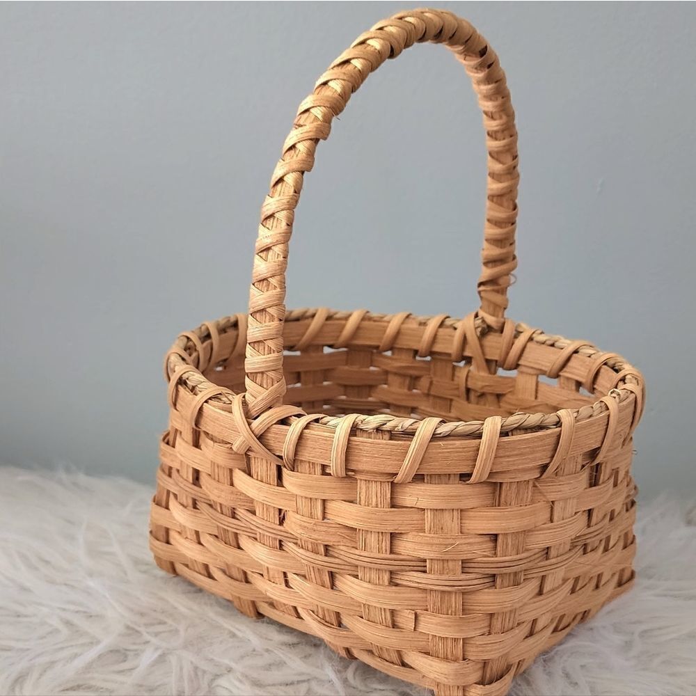 Handcrafted wicker basket - Picture 2 of 6